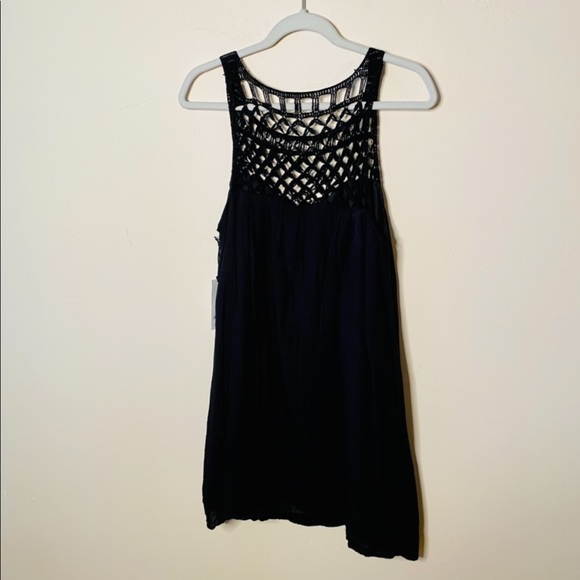 BB DAKOTA // NWT BLACK LACE TOP - Picture 1 of 7
